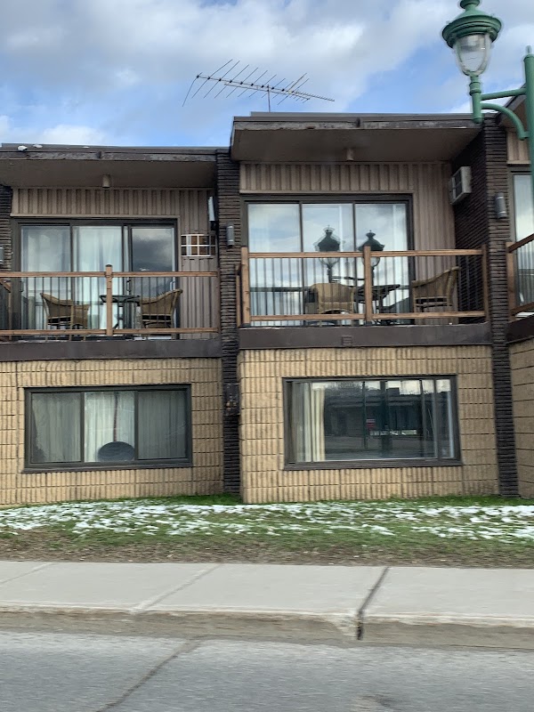 Auberge Chomedey Inn