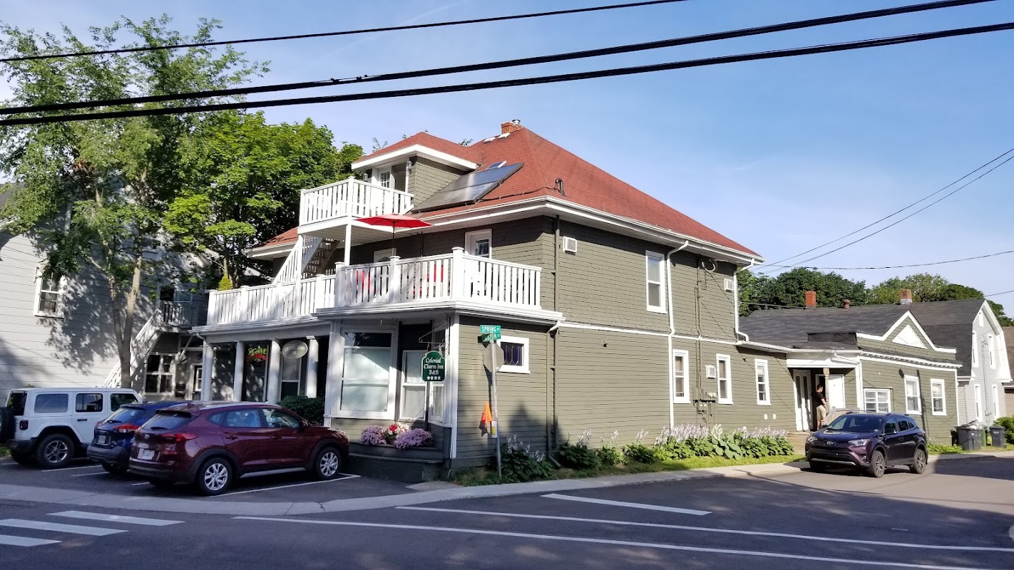Colonial Charm Inn