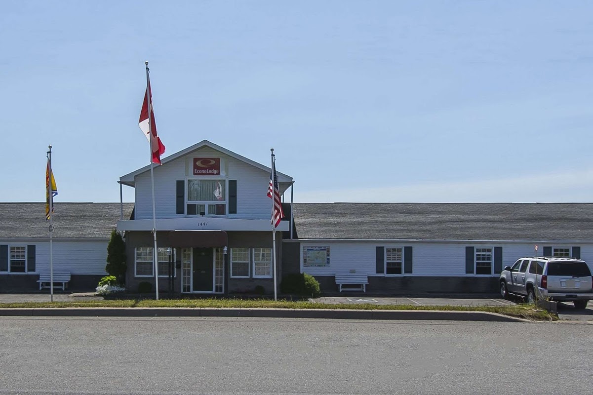 Econo Lodge Inn & Suites