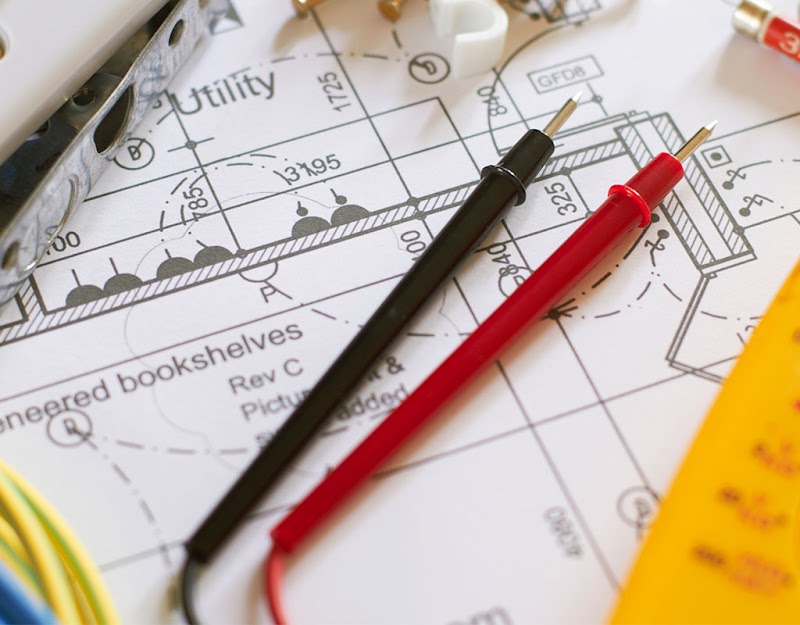 B & R Electric photo 1